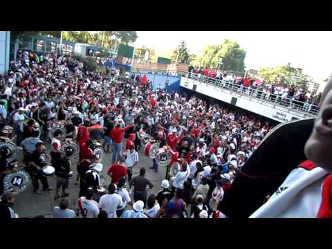 "los borrachos del tablon, bombos previa en velez" Barra: Los Borrachos del Tablón • Club: River Plate • País: Argentina