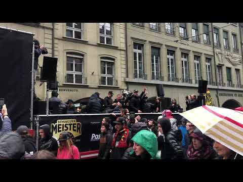 Bierduschen beim Meisterumzug