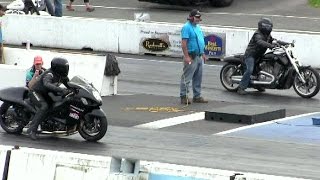 Suzuki Hayabusa takes on Harley Davidson v rod-drag race,sound,acceleration and speed