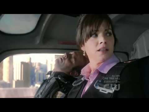 Smallville 10x04 Clark Meets Future Clark Kent