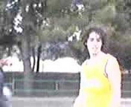 Massimo Braciola litiga con il canestro ( Fragagnano )