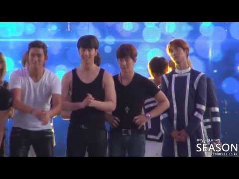 120825 여수 한중가요제 - 형들 자제시키는... 준호 직캠..