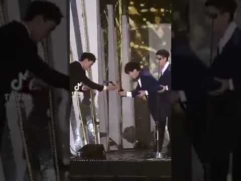 BTOB makes people laugh  by their movements when  receiving an award