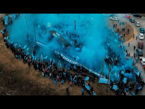 "BANDERAZO de BELGRANO" Barra: Los Piratas Celestes de Alberdi &bull; Club: Belgrano &bull; País: Argentina