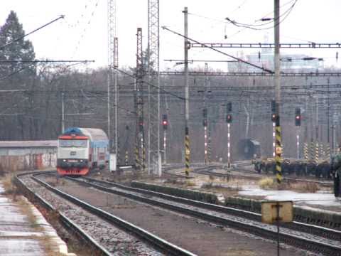 749 008 na čele os.9057 - Praha Krč - příjezd - 20.11.2010.