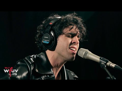 Stephen Sanchez - "Lady By The Sea" (Live at WFUV)