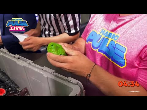 Marvel Legends Build-A-Figure Challenge: Tony vs. Dwight | Blindfolded Showdown @ SDCC 2024