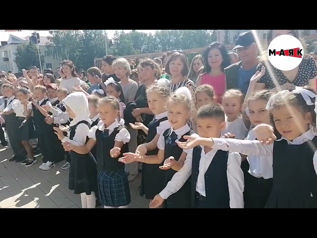 Азнакайда беренче сыйныфка баручы 150 балага яңа портфельләр тапшырылды