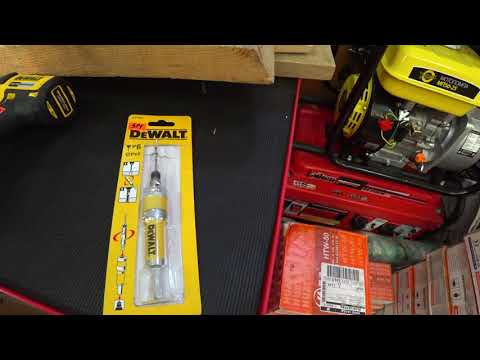 Быстросменный узел DeWALT FLIP & DRIVE: сверло 2,38 мм, зенкер 3 мм, Pz2 Быстросменный узел DeWALT FLIP & DRIVE: сверло 2,38 мм, зенкер 3 мм, Pz2
