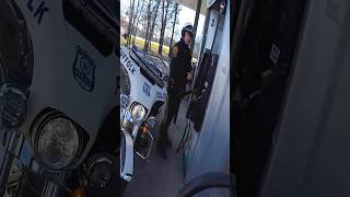 Biker stops cop from putting the wrong fuel in his motorcycle 😅 @kenny1020304050