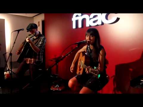 Amaral - Como un martillo en la pared (Inauguración Fnac Castellana, 07.09.2011)