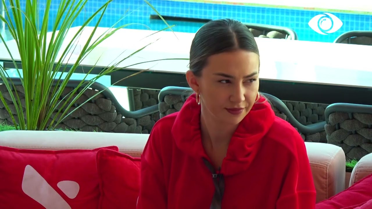 Deamishel përgatit pankartat me mesazhe për mbrojtjen e grave