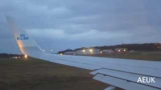 preview picture of video 'KLM 737 Takeoff from Newcastle Airport'