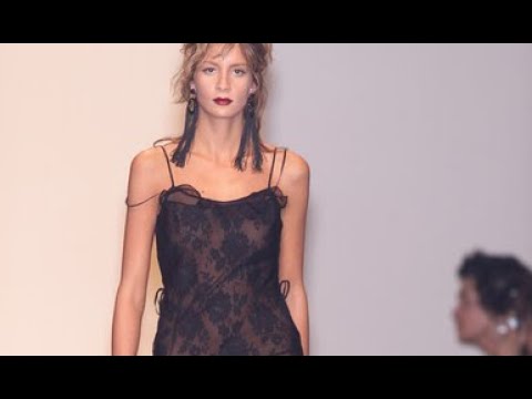 MOSCHINO Spring 2001 Milan - Fashion Channel