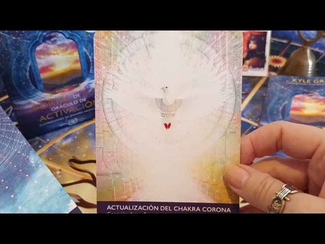 Vídeo relacionado con Portal de luz: Oráculo de activación, 44 cartas y libro guía. (ADIVINACION-TAROT-JUEGOS)