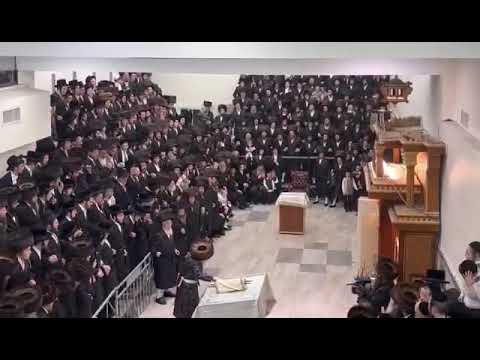 Hakofos Shniyos 5783 In Nadvorna Yerushalayim