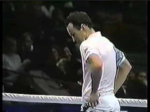 Michael Chang vs J. McEnroe - Nabisco Masters 1989 - 04/13