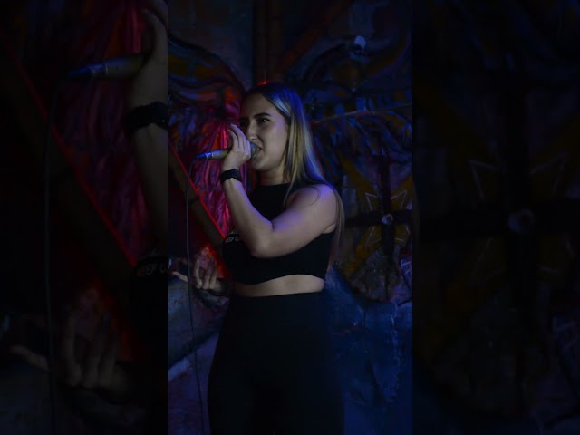 Vídeo relacionado con Cantautor Interprete De Microfono Abierto Cantante Acustico Sudadera con Capucha