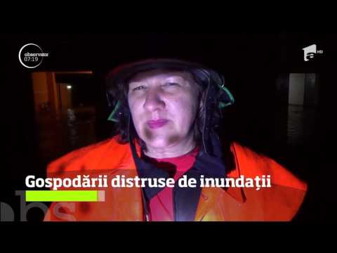 O ploaie torenţială a făcut prăpăd în mai multe localităţi din Caraş-Severin