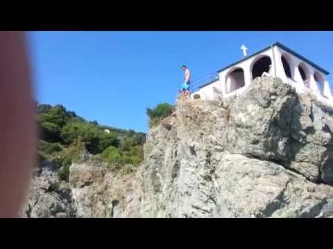Extreme cliff diving ( cliff jumping ), 20 m Italy