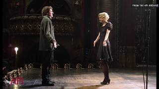 Video trailer för Rob Marshall on casting Roxie Hart in CHICAGO