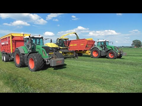 Grass silage with NH & Fendt