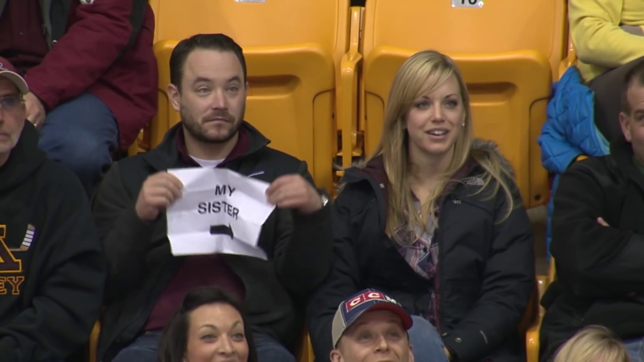 Guy Pulls Out Sign on Gophers Kiss Cam thumnail