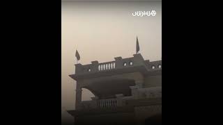 والد عريس في باكستان يستأجر طائرة خاصة لينثر الأموال فوق منزل العروس thumbnail