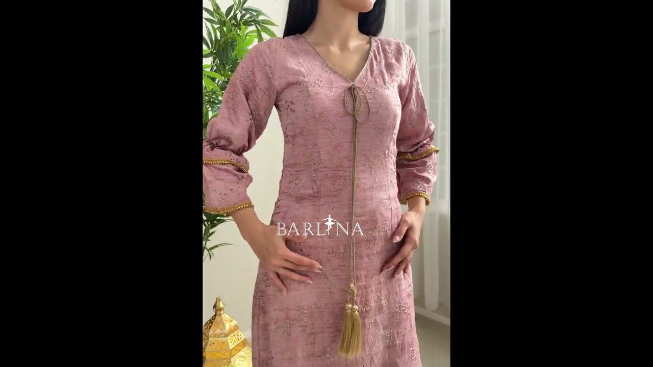 جلابية وردية ناعمة بكُلفة ذهبية - XXL