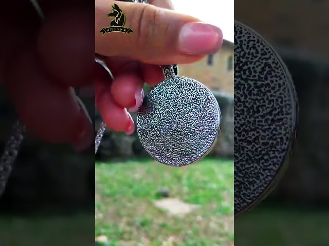 Vídeo relacionado con Vikings Legends collar vikingo V Logo colgante collar Ragnar Lodbrok joyería para hombres mujeres regalo de cumpleaños