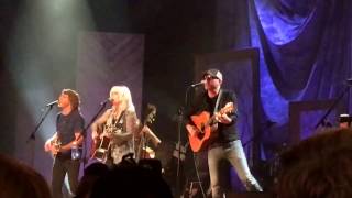 Emmylou Harris &amp; the Nash Ramblers &quot;Guitar Town&quot; song by Steve Earle (Ryman Auditorium, 2 May 2017)