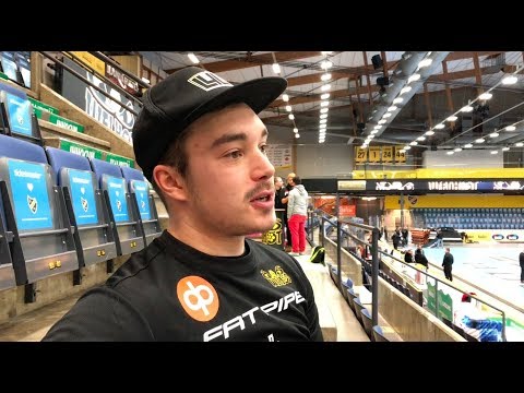 Welhot-fani Tero kannustaa eläytymään - Liigakiertue vieraili Welhojen luona Kuopiossa