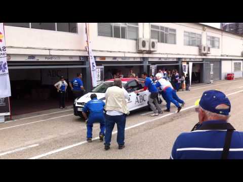 24 horas de Ford en el circuito del Jarama. Cambio de piloto del equipo Diariomotor