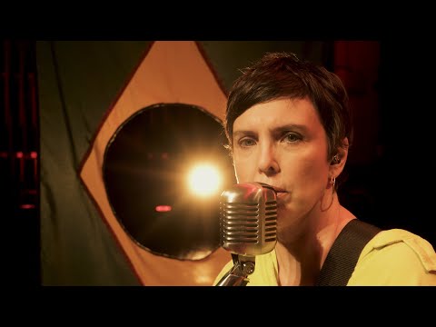 Videoclip de 2 de Junho — Adriana Calcanhotto