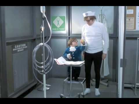 Austin Powers: Goldmember - Austin & Mini-Me Get a Physical