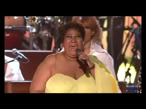 Aretha Franklin sings The old landmark at Grammy Awards 2008