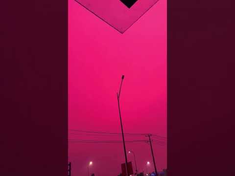 🌅🌩️ Changzhou, China: el cielo se pintó de rojo antes de una fuerte tormenta. 😱🌧️ #ViralTHR 🇨🇳⚡
