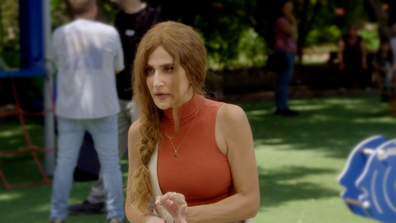 מי זאת? | אחר צהריים של פורענות (עונה 2, פרק 9)