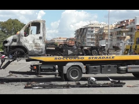 Centocelle, the neighborhood protests against the Roma: "They set each other on fire, and they we...