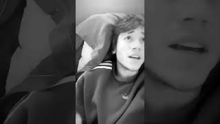 Paulo Londra cantando su tema ”Solo Pienso en ti”