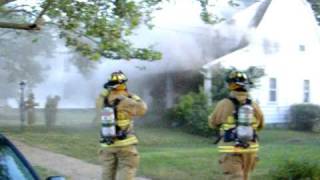 preview picture of video 'Engine 1114 responding to beverly for a dwelling fire.'