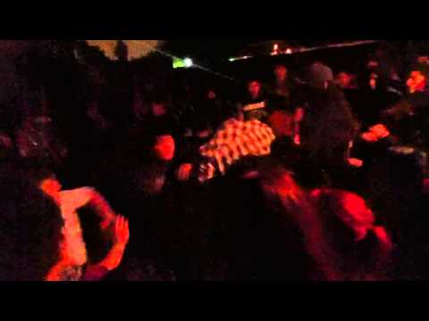 Familia Anarkista - Anarko Punks(Desobediencia Civil) @El Monte gig  1/26/13