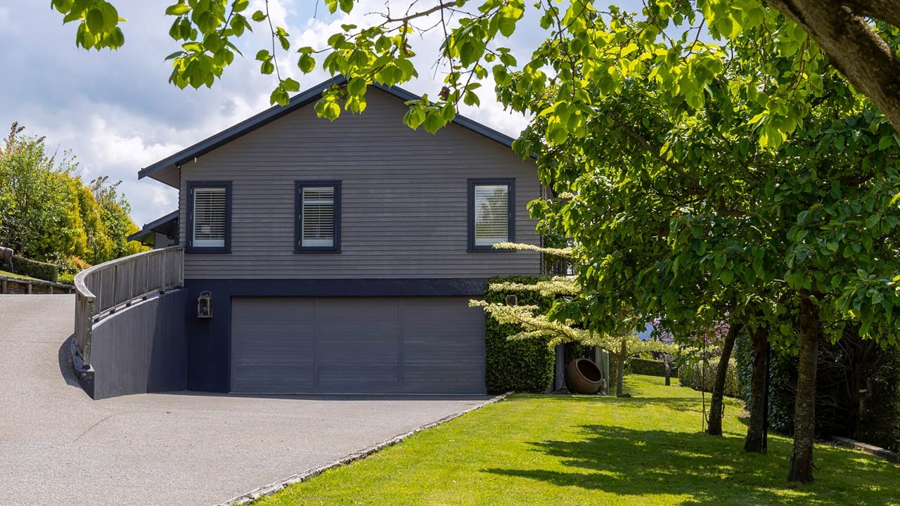 Timeless Hamptons Elegance Above Lake Taupo