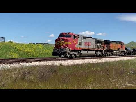 [RARE] BNSF 795 leads HBARRIC w/ NS and CSX DPUs @CalifornianRailfan & @The_BS_Production
