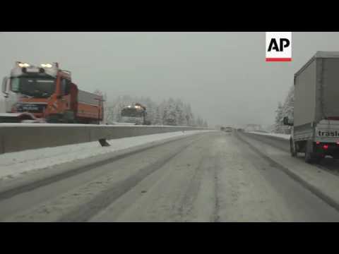 Heavy snowfalls cause jams on  Brenner Pass