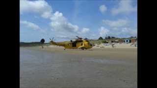 preview picture of video 'RAF Sea King Abersoch Beach'