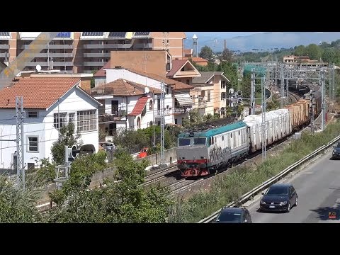 E.652.017 con merci misto in transito presso Monterotondo