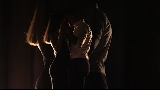 Musik-Video-Miniaturansicht zu Conectados Songtext von Charly Vamosh