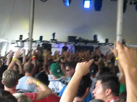 Chris Lake Rocks it Hard Enough for the Whistle @ Electric Zoo!