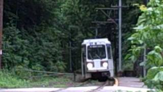 preview picture of video 'Paper Mill Rd SEPTA 101 Trolley Stop Springfield PA'